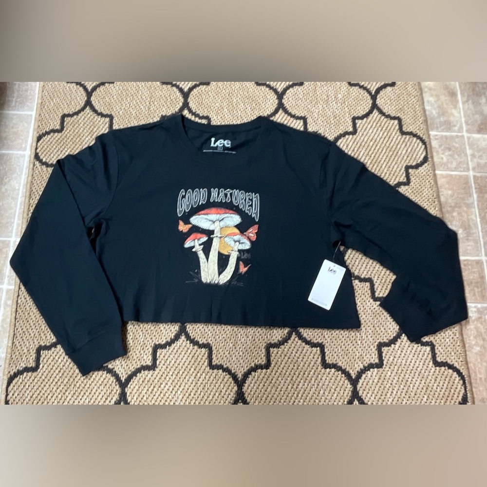 Lee Womens “GOOD NATURED” Mushroom Long Sleeve Boyfriend Cropped Tee Large Shirt